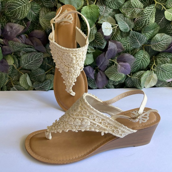 Fergalicious Women's Calmly Wedge Sandal color Cream Crotchet size 8 - Picture 9 of 11